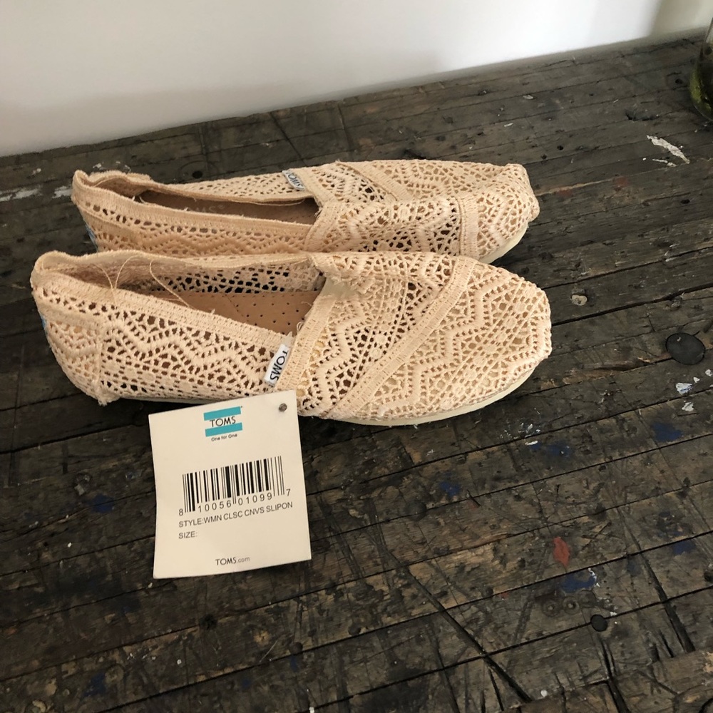 Toms crocheted slip on size 6